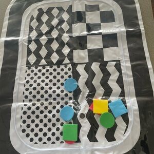 Black & White Patterned tummy time water filled mat